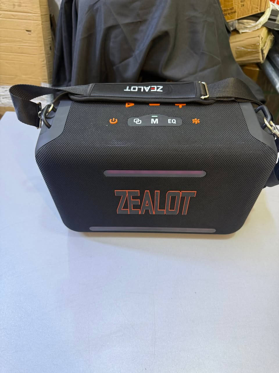 مكبر صوت Zealot S95 الأسود الذي يتميز بقدرة إخراج عالية.يحتوي على إضاءة LED مدمجة وتصميم محمول مع حزام كتف قابل للتعديل.يتميز بمقاومة الماء بمعيار IPX6، مما يجعله مناسبًا للاستخدام في الحفلات والأنشطة الخارجية.

ركزولي على سعرها 200 دولار ويمنا السعر بلاش بلاش


**إذا كنت صاحب هذا الإعلان وتريد حذفه لأي سبب، رجاءا أرسل رسالة إلى الدعم الفني**