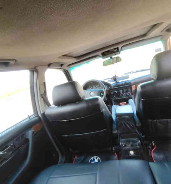 535 للبيع موديل 92 سياره خير من الله تبريد .فتحه . كهربائيات كله شغال . بيه مكينه 525 مسكر عدل دبل فانوس مكان السياره واسط .*********** واتساب
