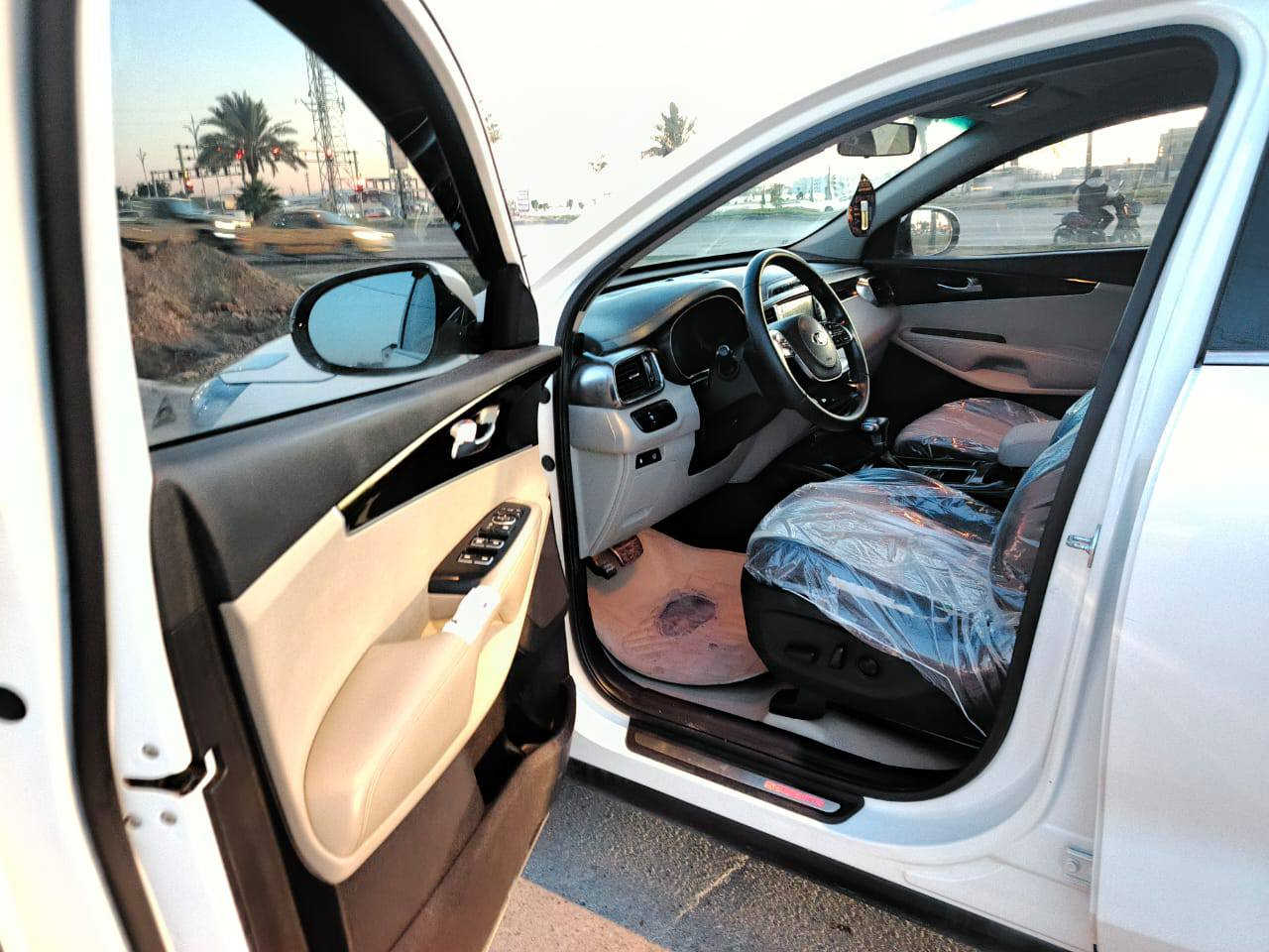 السلام عليكم سياره نوع سورنتو خليجي موديل 2020فول موصفات عده البنراما سياره سته اسلندر سبعه راكب 3قطع تبريد مري شفط جنطه كهربائي  كامره حساسات  شاشه كبيره كشنات جلد السياره كفاله عامه  من ضربه وصبغ وتبديل  السياره جديده ماشيه ا110لف كير مكينه حداديه تبريد خير من الله تخم تاير  العنون كربلاء السعر 258 رقم الهاتف ***********
