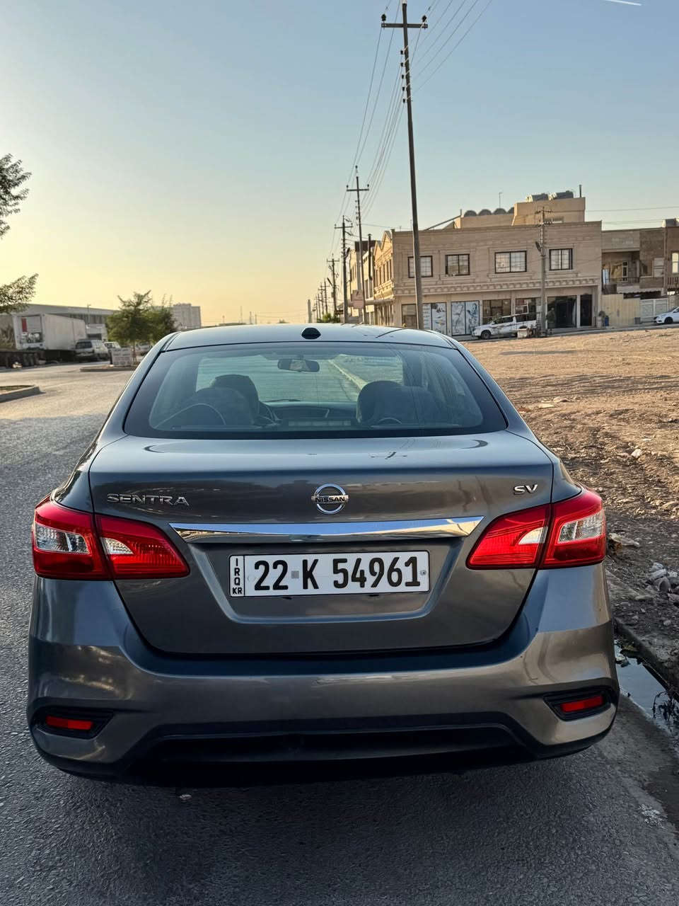 نیسان سێنترا Nissan Sentra 
مواسەفات sv مۆدێل 2018 
هەرسێ مۆدی لێ خوڕینی normal,, sport ,, eco 
کوشین کارەبای و بەسمە و تعدیل سورعە هتد…
هەزە و فەعسم تازە لۆ کردیە و رەقەم باریک و نوێیە 
تەنها 75مایل رۆیشتوە و هەموو شتێکی بە تازەیی ماوەتەوە 
سەیارەک تەنیا دوو پارچەی هەیە  لەگەل یەک دوو شوێنی بچوک ساردی هەیە پێش و پشتی کەپسە 
داوای 114ی لێ دەکەم و مجالەکی کەمی تێدایە 
ئەگەر مشتەری تیل بکە 
***********
شوێن هەولێر أربيل, العراق
