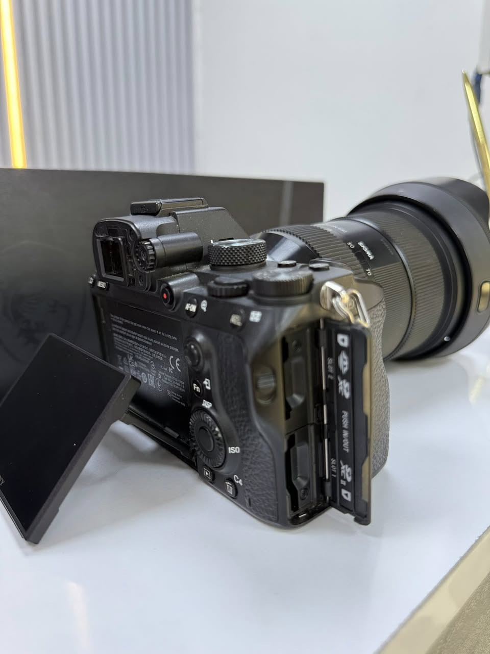 📸 للبيع كاميرا Sony A7 Mark III
🔹 العدسة: Sigma 24-70
🔹 الحالة: نظيفة جدًا (98% – 99%)
🔹 الشتر: 5000 فقط
🔹 الاستخدام خفيف، وما بيها أي مشاكل
🔹 التصوير والفيديو بحالة ممتازة

💰 السعر: 2,400,000 دينار
📍 البيع جدي، والفحص متاح
📩 للاستفسار الخاص مفتوح
***********  العنوان بغداد
