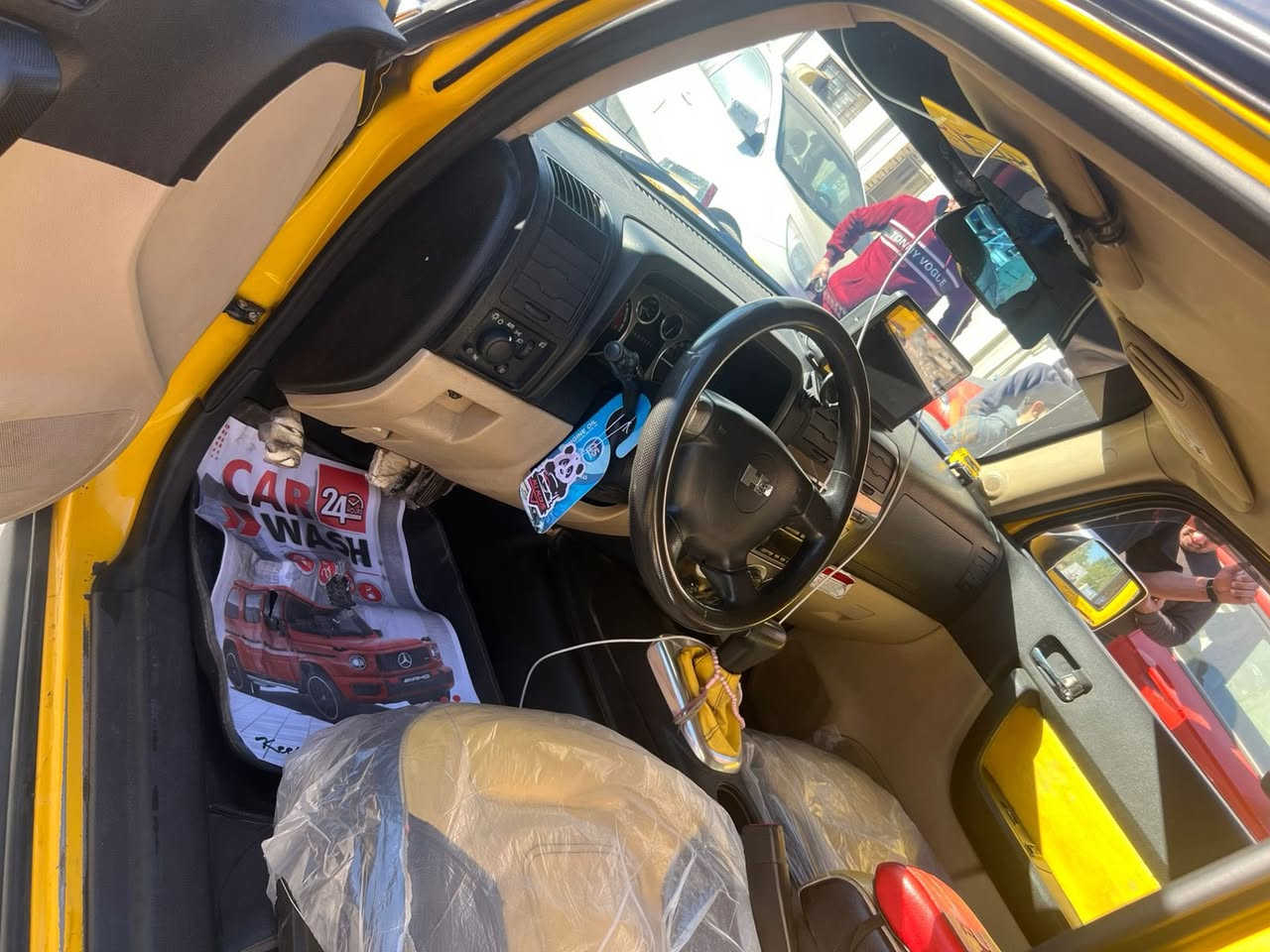 همر h3 موديل 2007 
الـسيارة گلين بدون صبغ بلادية 
رقـم بغداد مميـز ولون مميـز  بإسمي هزة ولوحات جدد
محرك 3500 قبق اسود المرغوب بدون قطرة تبخير 
ادامـة كاملة نوزلات بلكات مجاول اصلي 
فتحة فيتبم حساس كرنك ايضا 
قاعدة فيوزات گلها فاتحها  ومنظفها 
راديتر محرك جديد وكمبريسر وراديتر تبريد جديد 
شادلها مراوح عاصفة شرط حماوة نص 
شاشات العدد 3 
زنون سكن وبلوجكترات 
تخم تايرات 4 جدد 
ومعضم اللي بالفريق شايفها ويعرف نظافتها 

عنوآني السيدية / *********** 
125 $وبيها مجال قليل 
بيع فقط بدون مراوس
