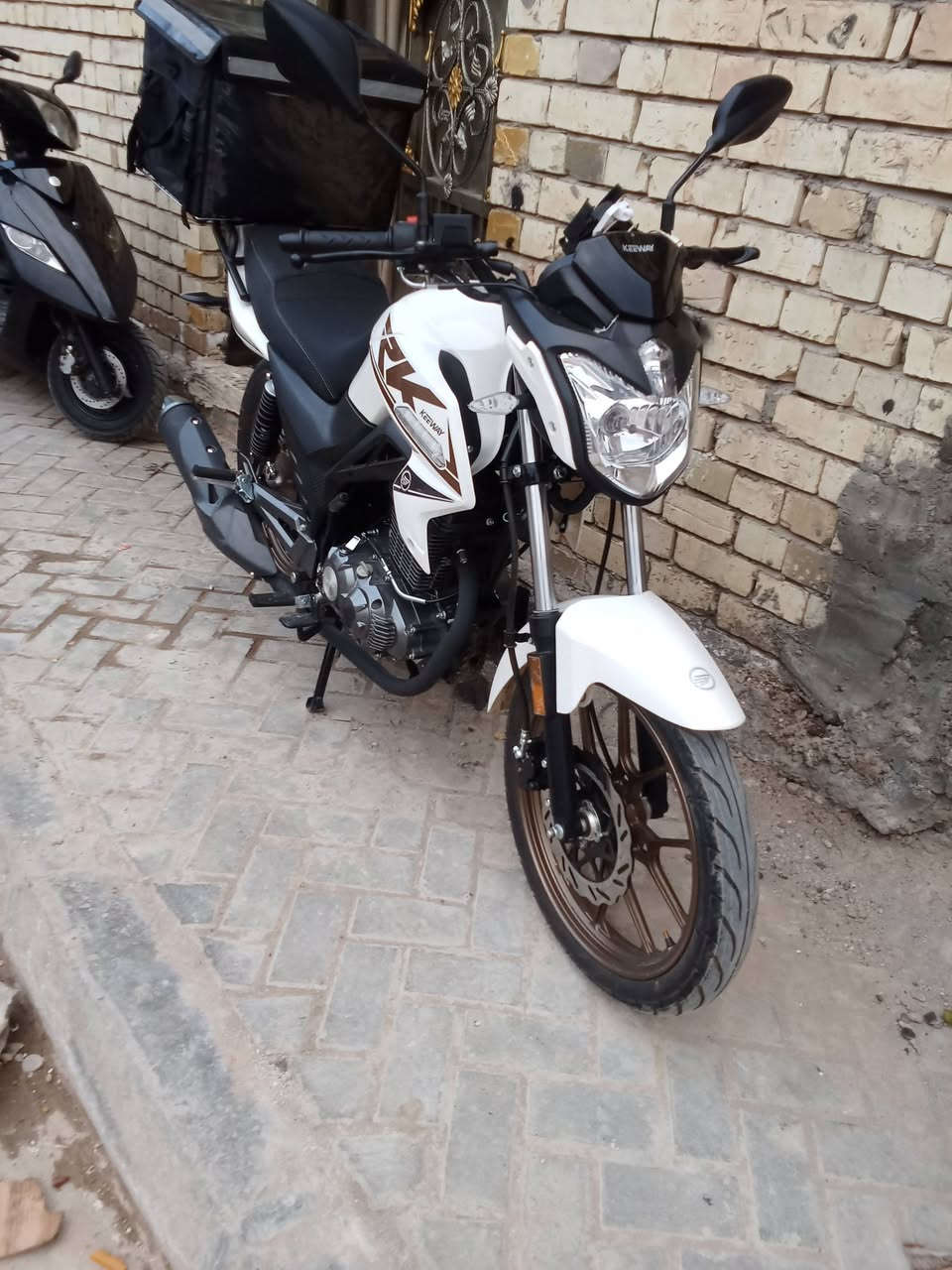 سلام عليكم 
درجة ار كي موديل 2050 زيرو ماشيه 800 بس صار عشره أيام من شتريته دراجة اي نقص ما بيه
عنوان بغداد مدينة الصدر 
رقم *********** 
***********
متوفر على جميع توصل اجتماعي
