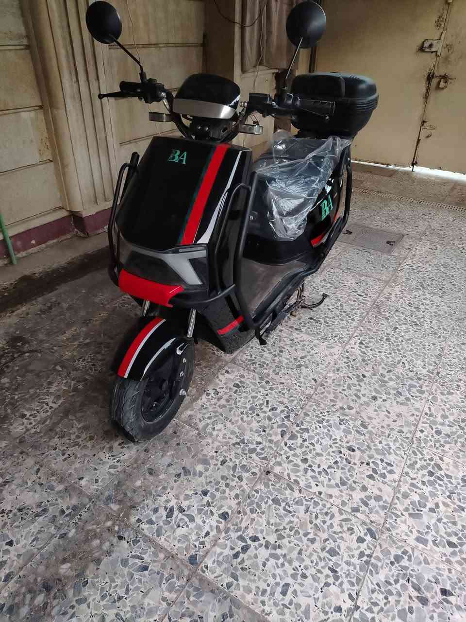 السلام عليكم للبيع دراجه شحن نوع سكنس مدرعه موديل 2025
6 بطاريات32 أمبير 
3سرع
سرعه 85
نضام بارك
نضام بك
شاحن تلفون
ملف 2000
وصل الشراء موجود
السعر 650 وبيه مجال
مكانك بغداد الجديدة
***********
