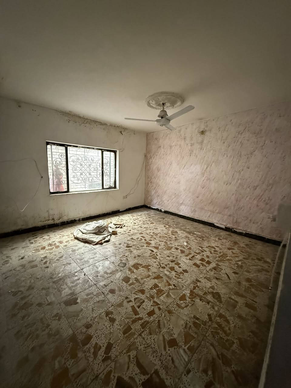 #للايجار___في____السيدية
طابق ارضي معزول مساحه 200 متر 

يحتوي على كراج وغرفتين نوم وصاله ومطبخ وخدمات 

بدل الايجار 750

للأستفسار ***********
