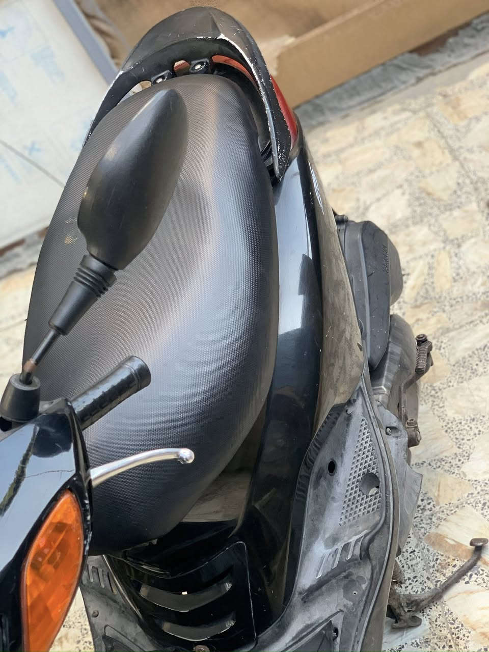 السلام عليكم 
دراجة بريز جديدة جدا 
سرعة ١٤٠+ كابريتربلادي+ سلف اصلي
  + كهربائيات 
عدادات كيجات دبلات كلها شغال
سلف هندر كلها شغال محرك ناعم 
دراجة كفاله عامه كلها شغاله الشراي يتصل
هذا رقمي ***********
جيب فيتر وتعال فحص
العنوان /بغداد /مدينه الصدر
