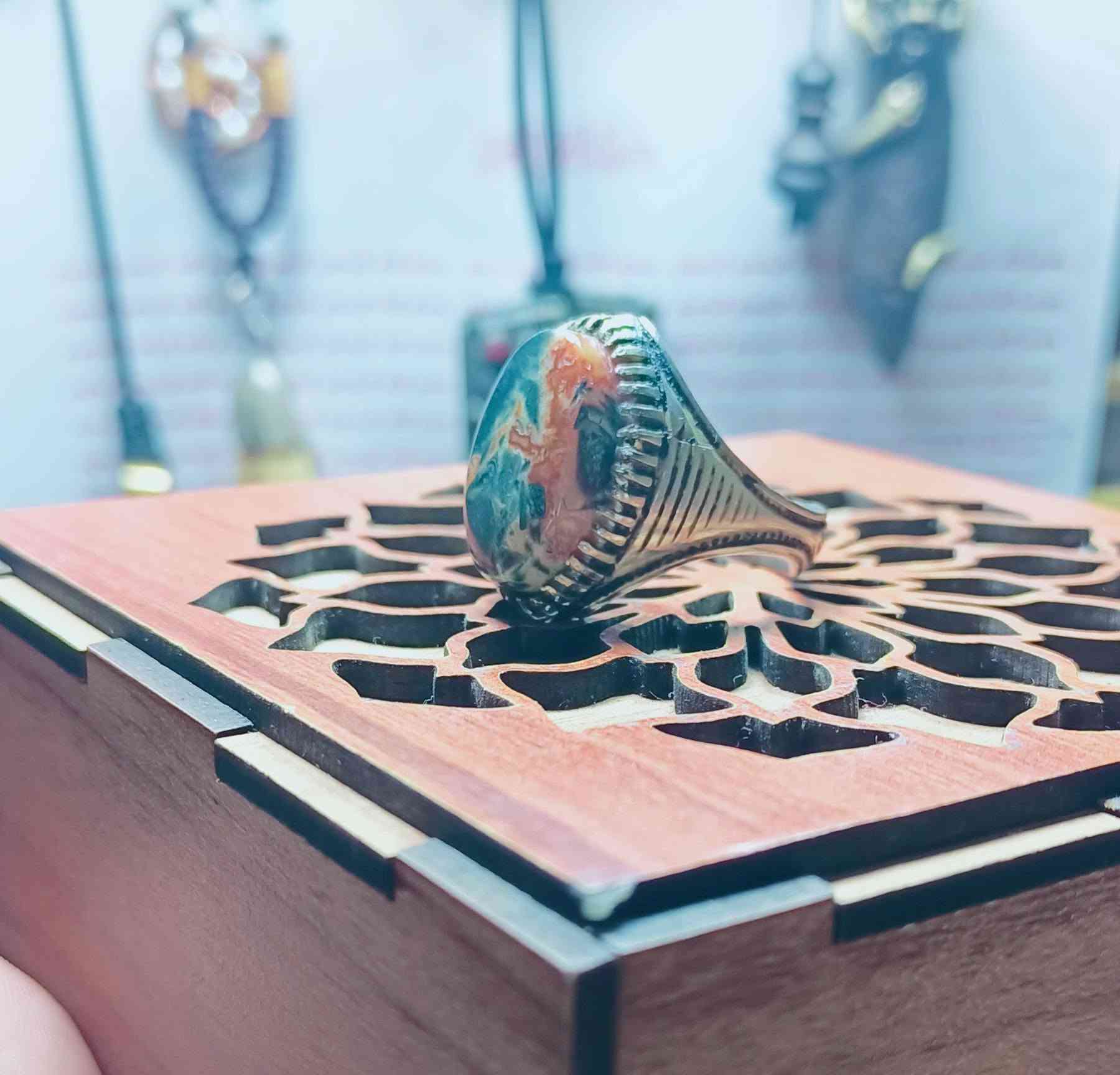 لهواة كل ما هو قديم وقيم ونادر.... اليمني الخرايطي المصور 

خاتم عمره الكثير.......( الفارغة معدن أبيض قديم جدا)

❤️أنتيكة قديمة جدا لمن يفقه قيمة ما يراه ❤️

للتواصل عالخاص فضلا وليس أمرا او واتساب فقط 

01012576395


**إذا كنت صاحب هذا الإعلان وتريد حذفه لأي سبب، رجاءا أرسل رسالة إلى الدعم الفني**