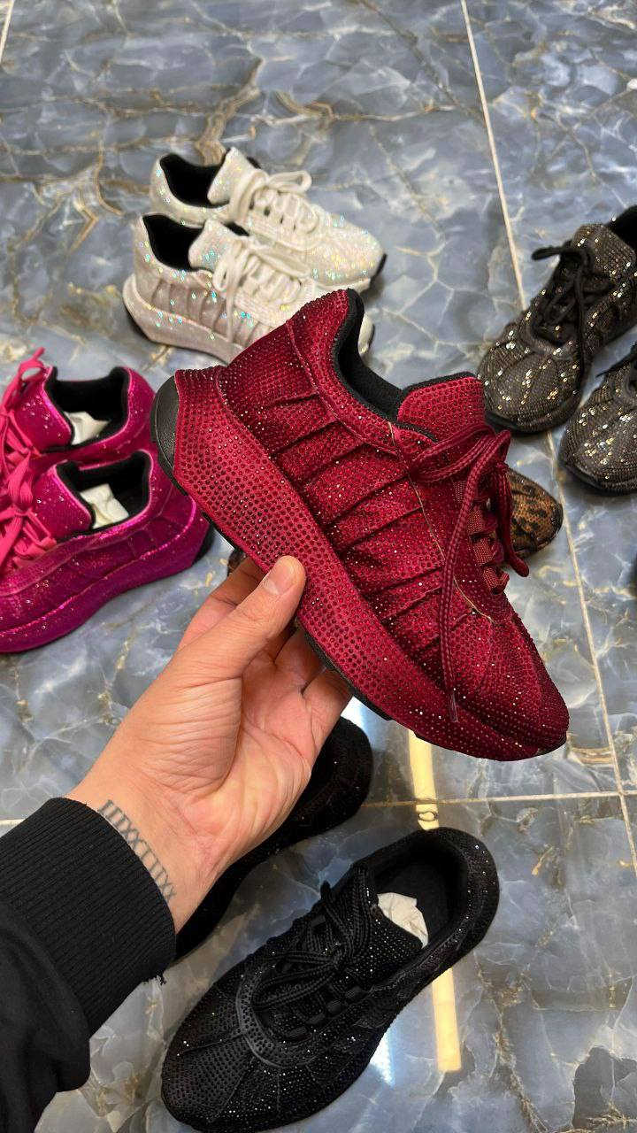 diamond sport shoes for women 
أحذية نسائية سبور رباط مرصعة بالألماس أرضية مرتفعة قليلاً خفيفة الوزن مريحة متوفر بجميع الألوان حسب الطلب جودة عالية صناعة تركية للبيع بالجملة 
#nayashoesmoda_sneakers_diamond#


**إذا كنت صاحب هذا الإعلان وتريد حذفه لأي سبب، رجاءا أرسل رسالة إلى الدعم الفني**