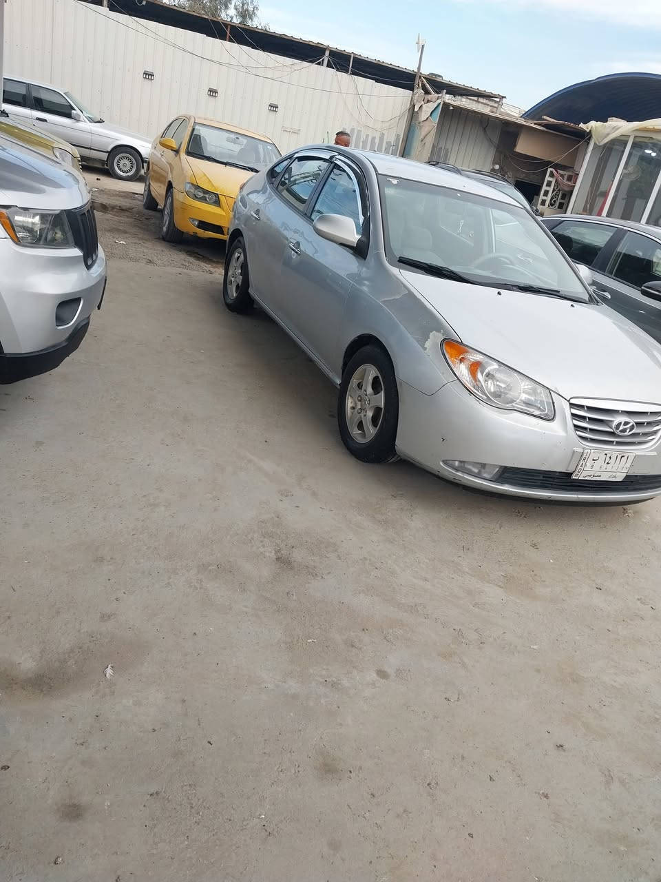 السلام عليكم النترا وارد أمريكي حادث خشم الجاملغ  بدون داخل وبل العراق بدل بيبان اثنين صوب السايق بدون داخل والباقي ليبل واحد السيارة مديل 2010 السيارة جديده وحله من الصوره السياره جازه من كلشي من مكينة وكير حدادية وتبريد جاهزة  مكينه2000المرغوب السعر102وبيه مجال للطيبين الاستفسار ***********
