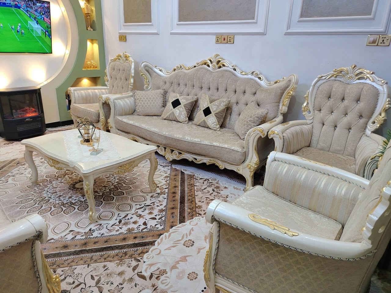 تخم زان ملكي تركي كلش نضيف 10 مقاعد مع طبله وسطيه العنوان مدينه الصدر للاستفسار خاص او الاتصال على الرقم ***********
