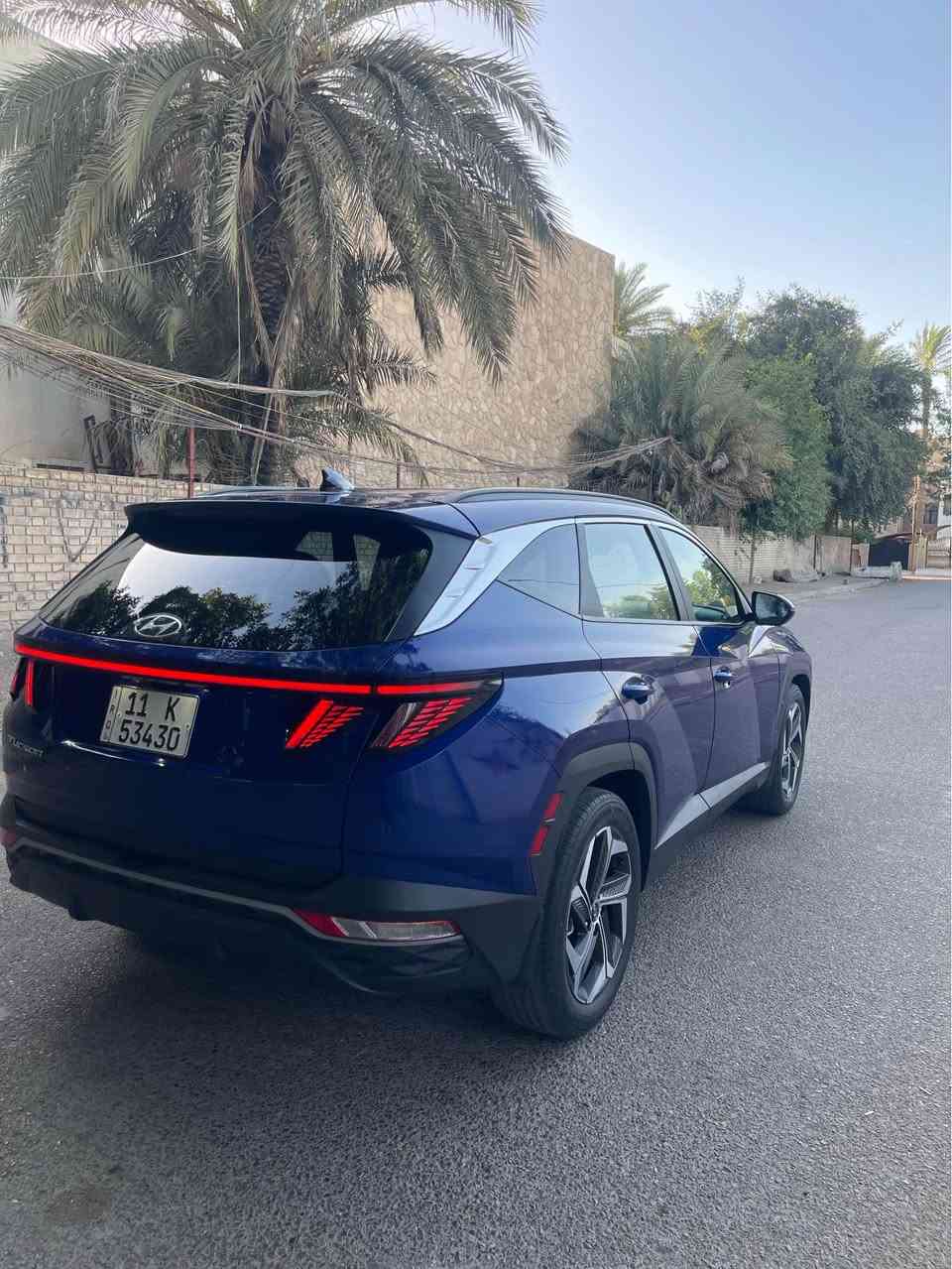 السلام عليكم 

🔵النوع :- هونداي توسان 
🔵الموديل :- 2023 
🔵الفئه :- لمتد فول موصفات 
🔵الحاله :- جديده جدا 
🔵نوع الدخول :- وارد امريكي 
🔵المسافه المقطوعه :-33mi 
🔵الرقم :- بغداد الدولي باسمي 

🔵مواصفات السياره :-limited 
 بصمه تشغيل + بصمه ابواب 
فتحه سقف (سلايت روف ) 
كشنات جلد + كهرباء 
تدفئه كشنات + تدفئه سيرن 
شاشه ديجتال كبيره + كاميرا دواره 
كيلو متر شاشه الكترونيه 
رادار امامي + خلفي + جانبي 
توقف ذاتي 
اوتو هولد Auto Hold 
هاند بريك بصمه 
واير لس شاحن 
تشغيل عن بعد 
وباقي المواصفات الاعتياديه لمعروفه 

🔵الحادث :- ربع بنيد وجاملغ ايسر فقط بدووووون دواخل وصور الحادث موجوده والسونار ايضا موجود 

🔵السعر 185 ورقه وبيها مجال بسيط 

🔵للاستفسار :- مكان السياره بغداد الصليخ *********** بغداد, العراق
