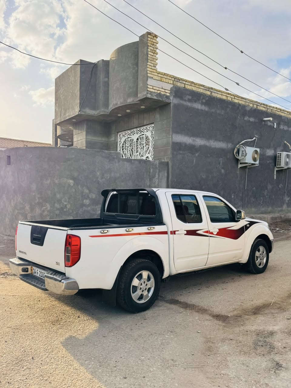 السلام عليكم نيفارة 2010 كير عادي محرك بلاد رقم بصرة مشروع وطني باسمي سنويه مجدده لغايه 2030 السيارة جاهزه كير محرك حداده تخم تاير تبريد ثلج تدفئه مكفوله السيارة بدون ضربه وصبغ وتبديل بيع فقط السعر 88 وبيها مجال مكان السيارة البصرة للمدينه 
‭0770 734 2180‬
