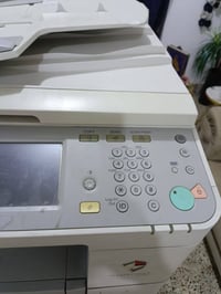 جهاز استنساخ ابيض واسود كانون رقمه 2530 يسحب  30 نسخه بالدقيقة وبيه في...