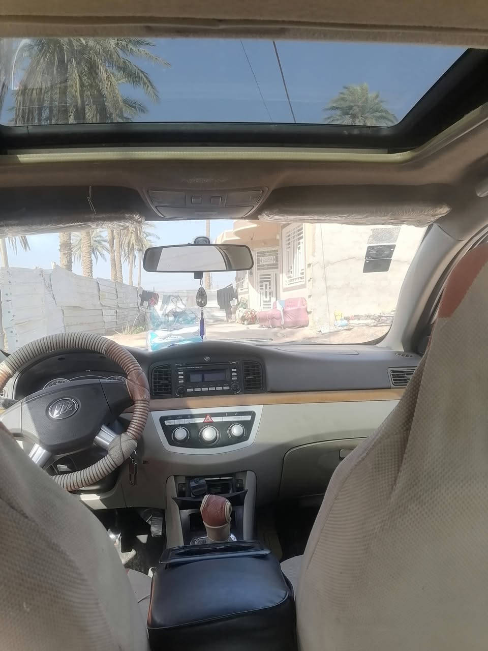 سلام عليكم نيفان ٦٢٠ مديل ٢٠١٢ بأسمي سنوية جديدة وهزة جديدة سيارة برغي ما مفتوح بيهة مكفولة كفالة بيهة طخة صغيرة بالباب الي ورة السايق حافة الباب من جوة وموجودة علة وضعيتهة وما مصلحة مكينة وكير وحدادية وتبريد وتدفئة خير من الله السيارة نضيفة كلش والسيارة بلادية  سعر 45 وبيهة مجال بسيط رقم الهاتف *********** مكانهة كربلاء
