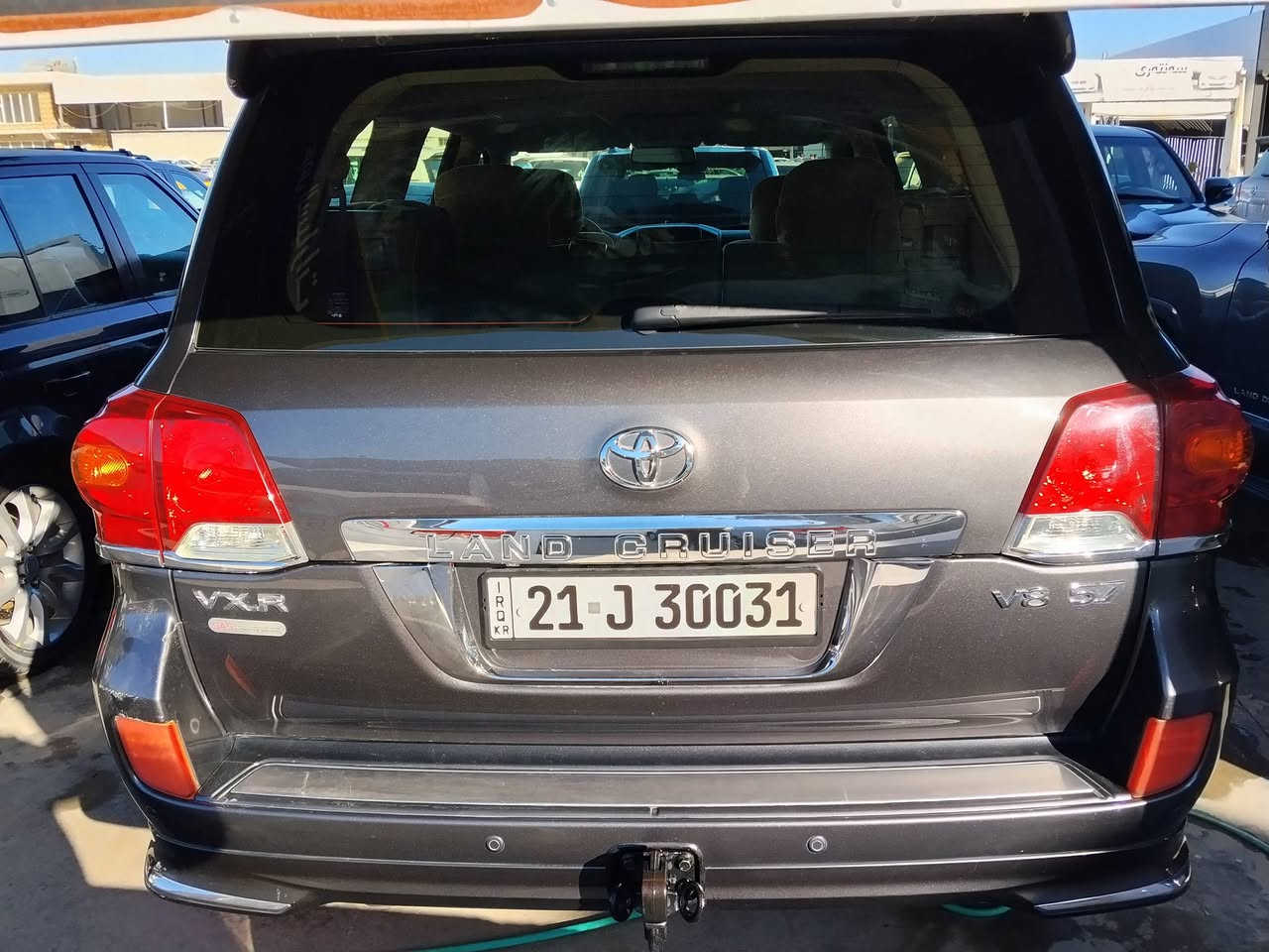 موديل 2013 كفاله بدون صبغ بريم حجم المحرك 5700 فول مواصفات
ماشي 152,000 كيلو متر السعر 380 وبيها مجال 
***********
