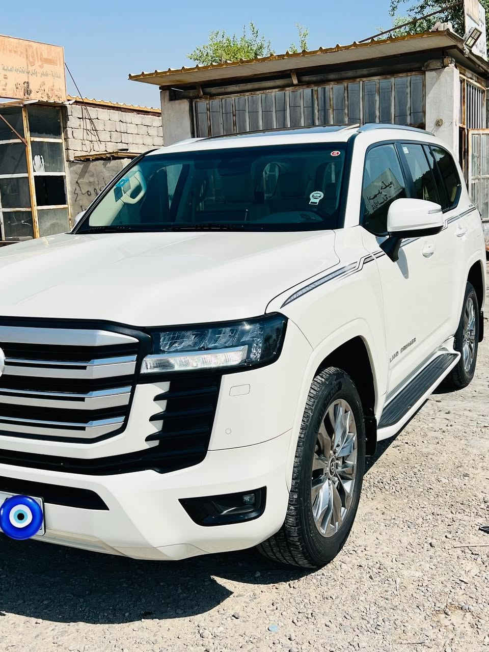 سلام عليكم ورحمة وبركاته البيع لاندكروزر موديل 2023 سيارة جديدة ساز أصل التطبيق 3 الشاشات السيارة جديدة ماشي 20الف رقم  بغداد باسمي  ***********￼
