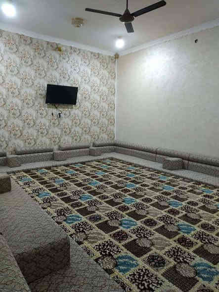 بيت في حي الشهداء شارع النص على ايدك اليمنى أول بيت مساحته 123 كونكريت السعر 180بي مجال الإستفسار الاتصال على الرقم  ***********
