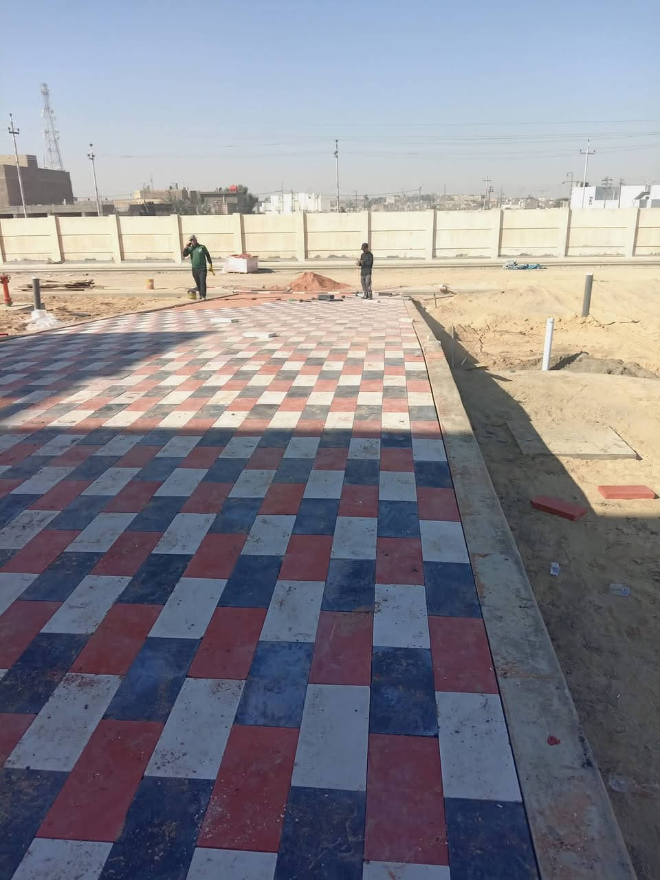 متوفر كادر عمل
نشتغل انواع الارصفه شوارع حدائق مدارس دوائر 

  ونشتغل جميع المحافضات ويوجد كرسته وعمل توصل على ارقم ***********
