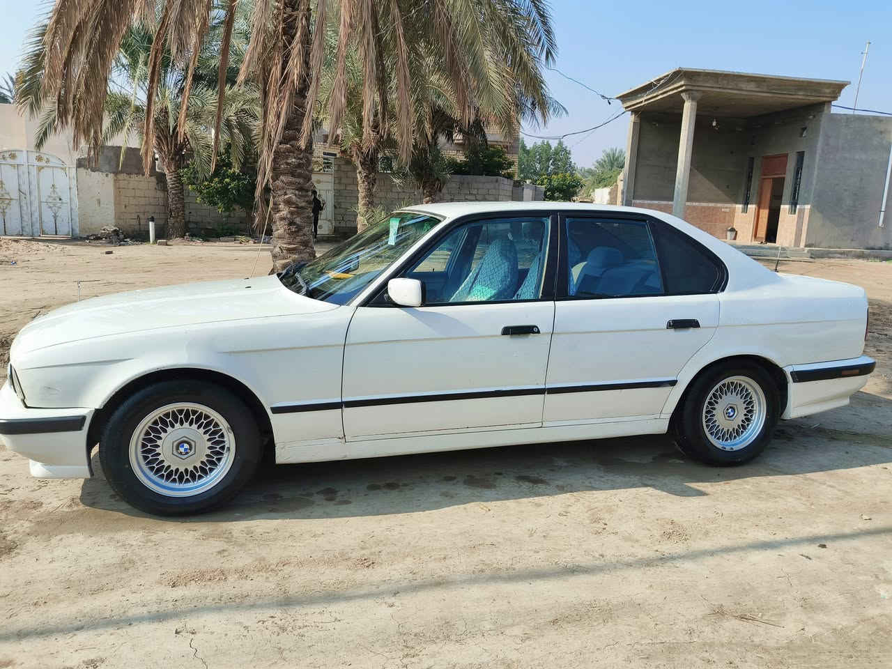 السلام عليكم بي ام موديل 1991 سياره جاهزه ماناقصه شي كهربائيات حداديه مكينه كير كله شرط تراي وين مايعجبك مكينه 6 سلندر بيه جاملغ الخلفي ضربه بدون عابر والجاملغ الامامي المكان سماوه ***********السعر 42وبيه مجال بسيط
