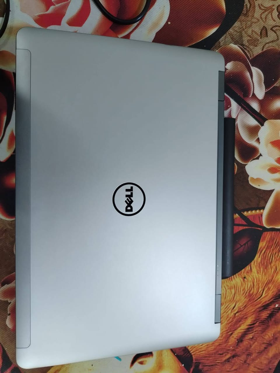 لابتوب ديل Latitude E6540
كوراي 7 جيل رابع فئة M
رام 8 
هارد 256 ssd 
كرت شاشة خارجي 2 جيجا 
كرت شاشة داخلي 4 جيجا
حجم 15.6
بطارية 2/3 ساعات ضمان 
نظافة 100/100
*********** واتساب 
ملحقاتة: جويستك  xbox 
وماوس كيمنك وشاحنتة الاصلية
