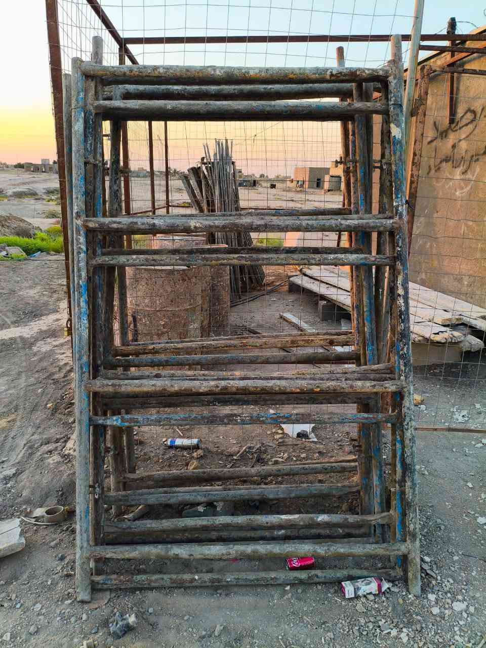 السلام عليكم سكله تركيب العدد 6اقفاصه للبيع سكله نضيفه بس عقاربه شويه تعبانات سعره مناسب اليريده يتصل عل هاذه الرقم ***********
