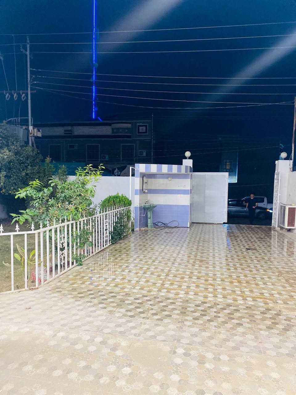 بيت للبيع مساحه ٣٧٠ متر شارع ٢٠ شارع جامع السلام ٥ غرف نوم كراج وحديقه كبيره سحبات بالسقف بناء درجه اولى طابوصرف باسم شخص واحد موقع مميز السعر ٢٨٠ مليون بي محال للتواصل *********** بي واتساب
