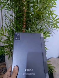 ايباد جديد فقط مكسوره الشاشه أثناء تحميل البضائع جديد بلزكه بس يحتاجله...