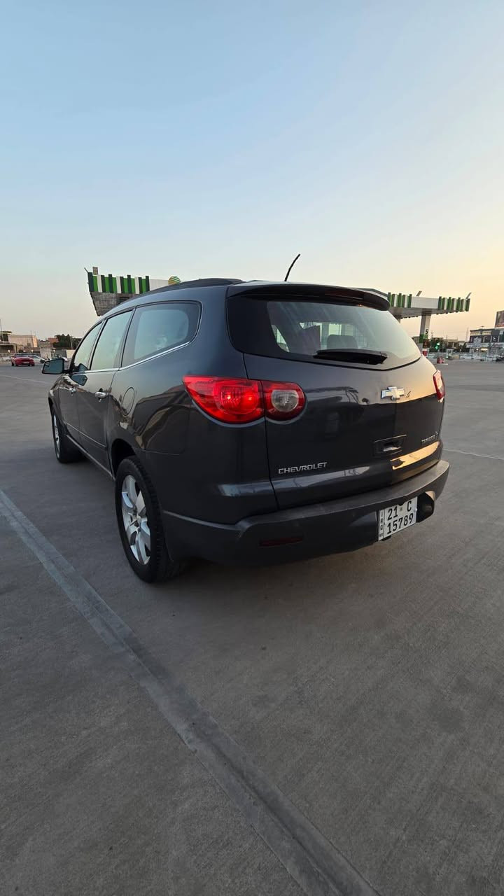 آلسلام عليكم شيفروليه ترافرس LT موديل 2009
كفاله عامه  بيها فقط مكانين بارد
وارد خليجي داخل بيجي كشن كهربائي 7 راكب تبريد ثلاث قطع خير من الله ثلج تدفئه شغاله محرك 6 سلندر 3.6 كامره خلفيه حساسات شاشه اصلي تشغيل عن بعد فتحه بانوراما صندوق كهربائي
لايت زنون شاشه وسطيه DVD شغاله مع شاشه الاماميه كشنات تدفئه هوك خلفي حساسات خلفي شاشه جبيره سماعه دمام 
 سنويه جديده ورقم جديد تحويل وكاله حاضر هزه جديده سنويه نافذه لسنه 2030 سياره جديده بمعنه كلمه ماشيه 198 الف كيلو متر حقيقي مكينه وكير وحداديه كلهن بشرط كارتون مكان السياره البصره 
     السعر 105 وبيها مجال للطيبين
 ***********
