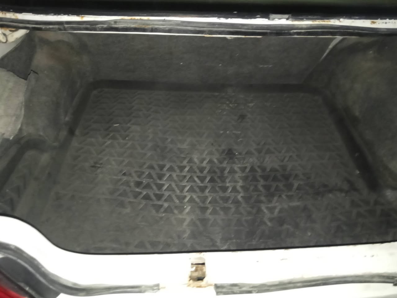 السلام عليكم سياره للبيع بيجو 405  كير مكينه حداده نعمه السنويه منتهيه ب 20 العنوان بصره خور الزبير 38 بها مجال ***********
