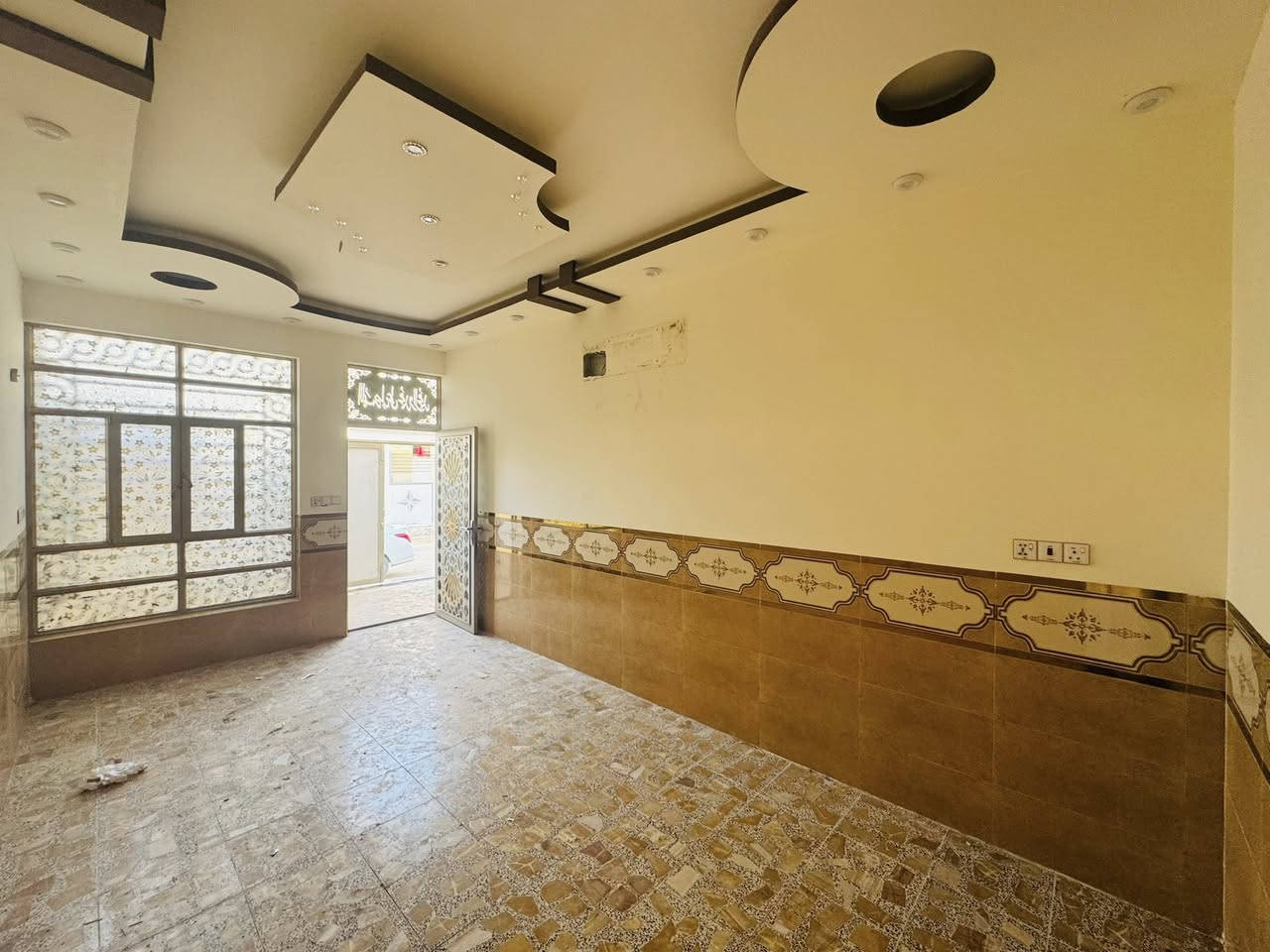 🏠سلام عليكم بيت ١٠٠ متر مطلوب المصرف العقاري مكانه النجف حي النداء المنطقة ٤٦ قريب عله شارع المجمعات يتكون ستقبال مطبخ صاله غرفه صحيات واخليه وخارجيه طابوك جمهوري صب كونكريت طابو صرف 📜شغل مال جناي 
تفاصيل العقار  
تطلوعه  32 مليون وبي مجال بصيط 📝
يبقه  مطلوب المصرف العقاري 
١٠٠ مليون قصد شهري الشهر ٤٣٨ الف 
تغير الكفيل الستفسار ***********📞
يوجد جميع المساحات المطلوب  المصرف ✅ 
(الحساب محضور بله امر بس تعليق )
