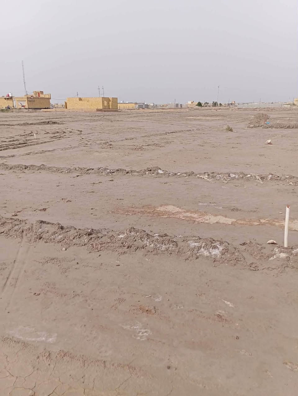 سلام عليكم قطعه زراعي حي الجوادين عمود 50 النزله الثانيه بل شارع مال حسن نصر الله المساحه 100 متر رايده ب 5 وبيه مجال بسيط مكفوله من العشائر والمشاكل رقم ***********
