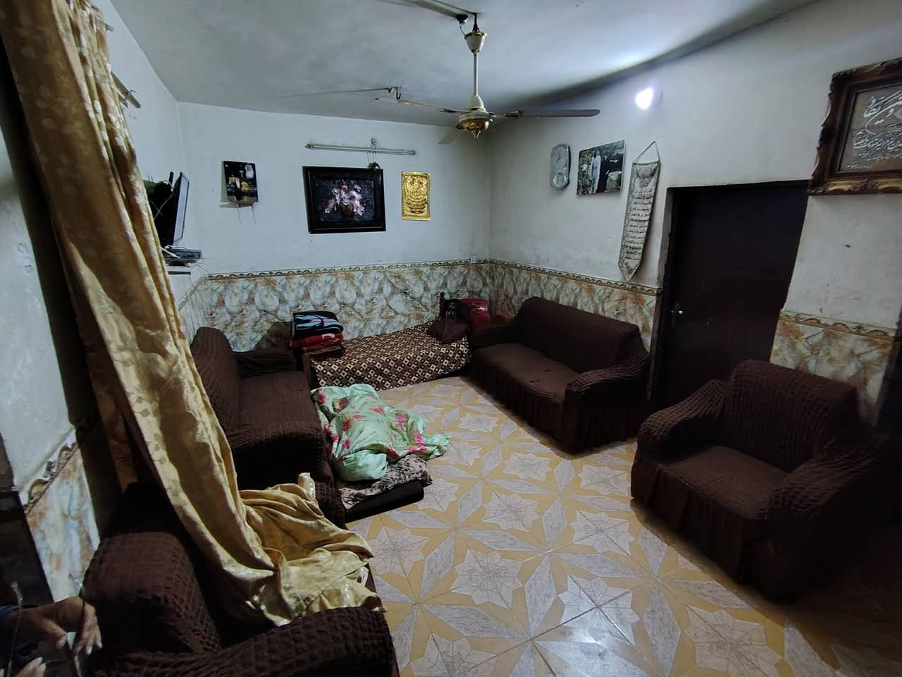 دار للبيع طابو صرف مساحه 200 م عنوانه حي العسكري شارع المكاتب يتكون من 4غرف نوم و استقبال و هول  و مطبخ حار وبارد السعر 175و قابل للتفاوض للاستفسار الاتصال ***********
***********
@إشارة
