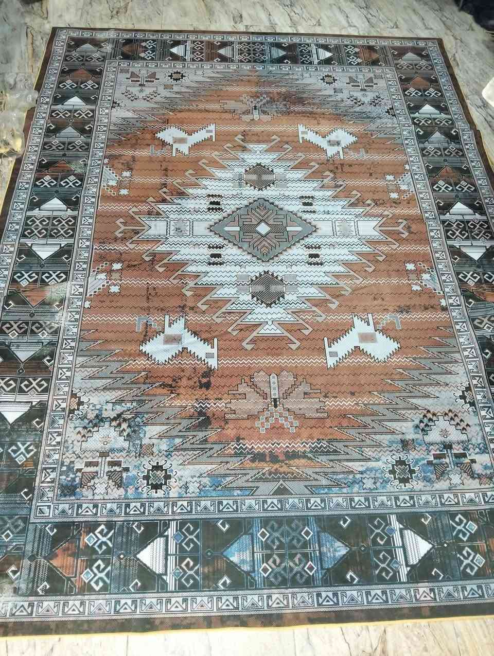 عرض محدود
موكيت ثري دي قياس 2 ونص في 3 ونص السعر 13 قطعتين ب25 
العنوان التحرير دور الجاهزة مقابيل محل كرزات حمودي يوجد توصيل ***********
