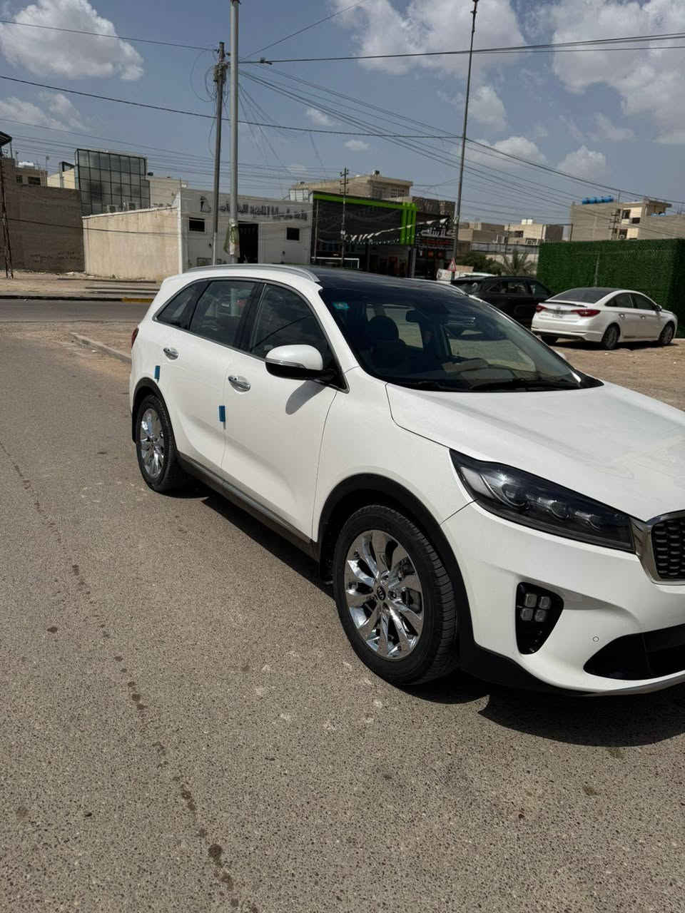 السلام عليكم سورينتو خليجي ابيض 6 سلندر 7 راكب محرك 3500 بانوراما حساسات اماميا وخلفيات كامره جلد جنطه كهرباء ماشيه 106 السياره جاهزه من كلشي وبعد بيها مواصفات هي مواصفات خليجي رقم انكليزي مكان السيارات بغداد السيديه وهذا رقم صاحب السياره *********** السياره لا بارد ولا صبغ السعر 240
