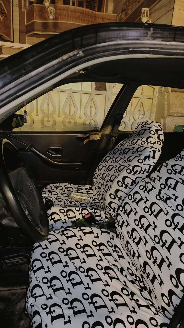 سلام عليكم بيجو موديل 2010مصبوغه عام جماليه مابيه ضربه السياره ومكينه وكير خير من الله واكو شغلات بسيطه نواقص لين اني ماعندي مجال اسويه والسياره واكفه بالباب مطالعه مكاني بغداد البياع سعره  20 وبيه مجال ***********
