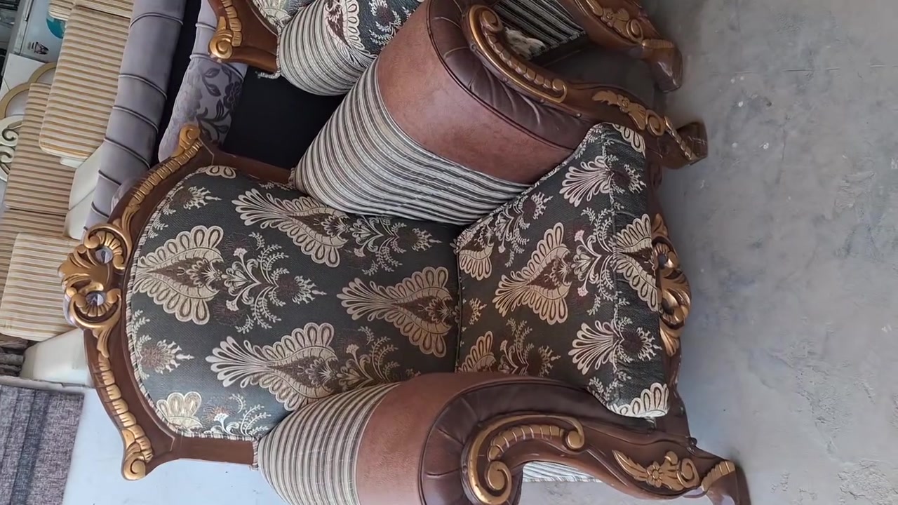 تخم ملكي زان باله تركي نظيف جدا 10 نفر كلش امرتب اسفنج مضغوط كل ضرر مابيه وخشب قوي كلش   بابل الحله الحمزة الغربي   ويوجود توصيل♥️
***********
