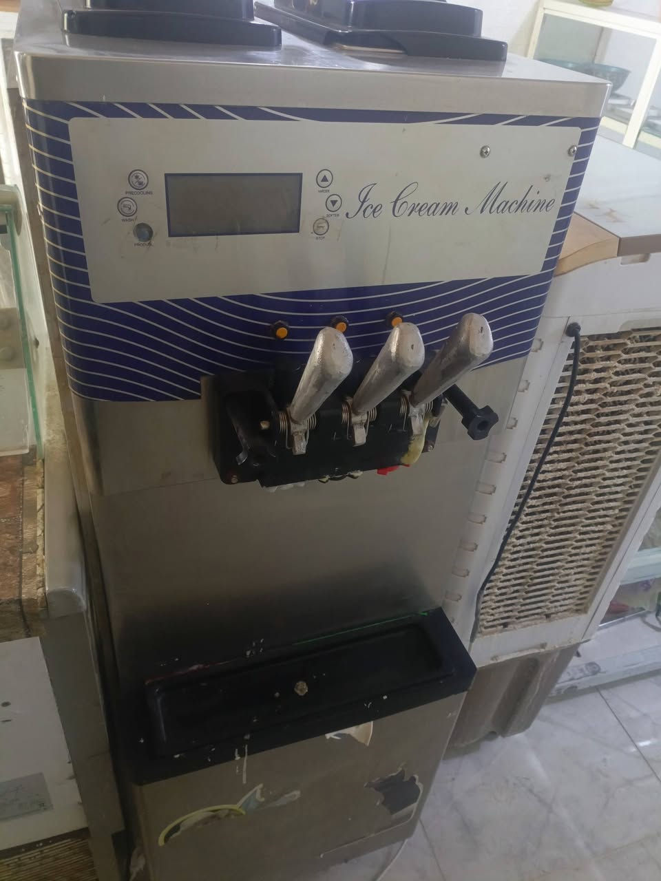 محل مرطبات جاهز للبيع اجهزه نضيفه وشرط فحص مكان رمادي 5كيلوو ***********

