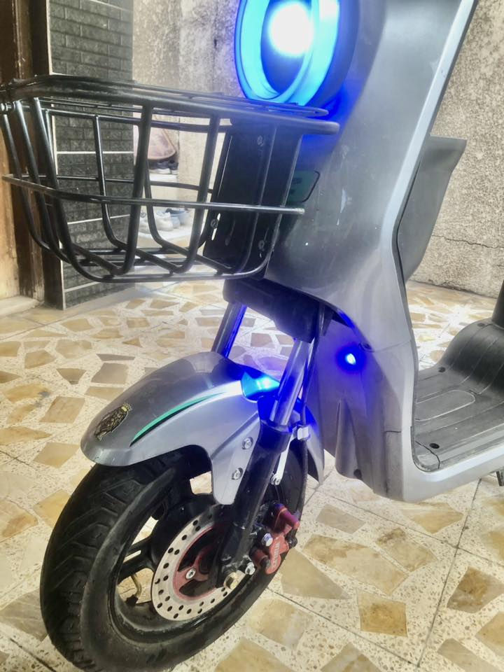 السلام عليكم دراجة R9 فول مواصفات
السعر 425 وبيها مجال رقم التواصل ***********

 عنوان/ بغداد حي العامل 

اشارة يمنة يسرة + دبل اشارة 

هورن 

لد عالي ناصي متحرك 

بيهة 4 سرعات + بك 

 ملف1200 +  5 بطاريات حجم كبير 60 فولت 

بالشحنة الوحدة تمشي اكثر من 35km 

السرعة 85 حقيقي بالعداد تقرة 109 

بيهة بلوتوث وشاشة ايباد ذكية تحدد العطل بالشاشة 

تايرات جويلي 

بريكات دهن عنبار البريك بالمكان بيهة تشغيل بصمة عن بعد 

جهاز انذار بيهة حساسات كاملة
