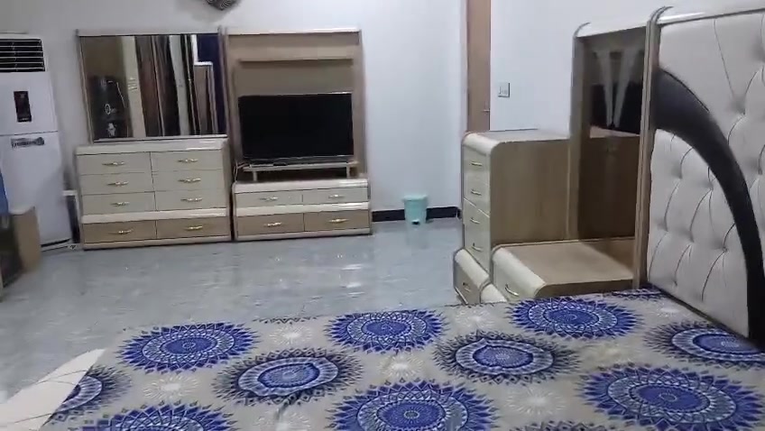 غرفه نوم تركي ثقيل واستخدامها قليل جدا اخذتها ب ٣ ملايين اريدها بمليون و٦٠٠ وبيها مجال قليل المكان بغداد  للتواصل على هذا الرقم  ***********
