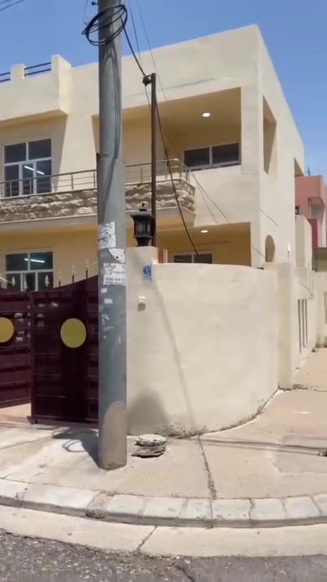 #بيت للبيع يسجل طابو مساحه200متر ركن
#مجمع حي مهندسين في #أربيل
#طريق #كويه #كسنزان يم شقق #بلاص لايف 
3غرف نوم +صاله+هول +حمام +مطبخ 
خدمات كهرباء 24 ساعة 
خدمات شهريه 35
جدن سعار #مناسب 
للاستفسار تعال خاص الواتساب
***********
ملاحظه  يتوفر لنا بيوت وشقق ايجار بيع وشراء
