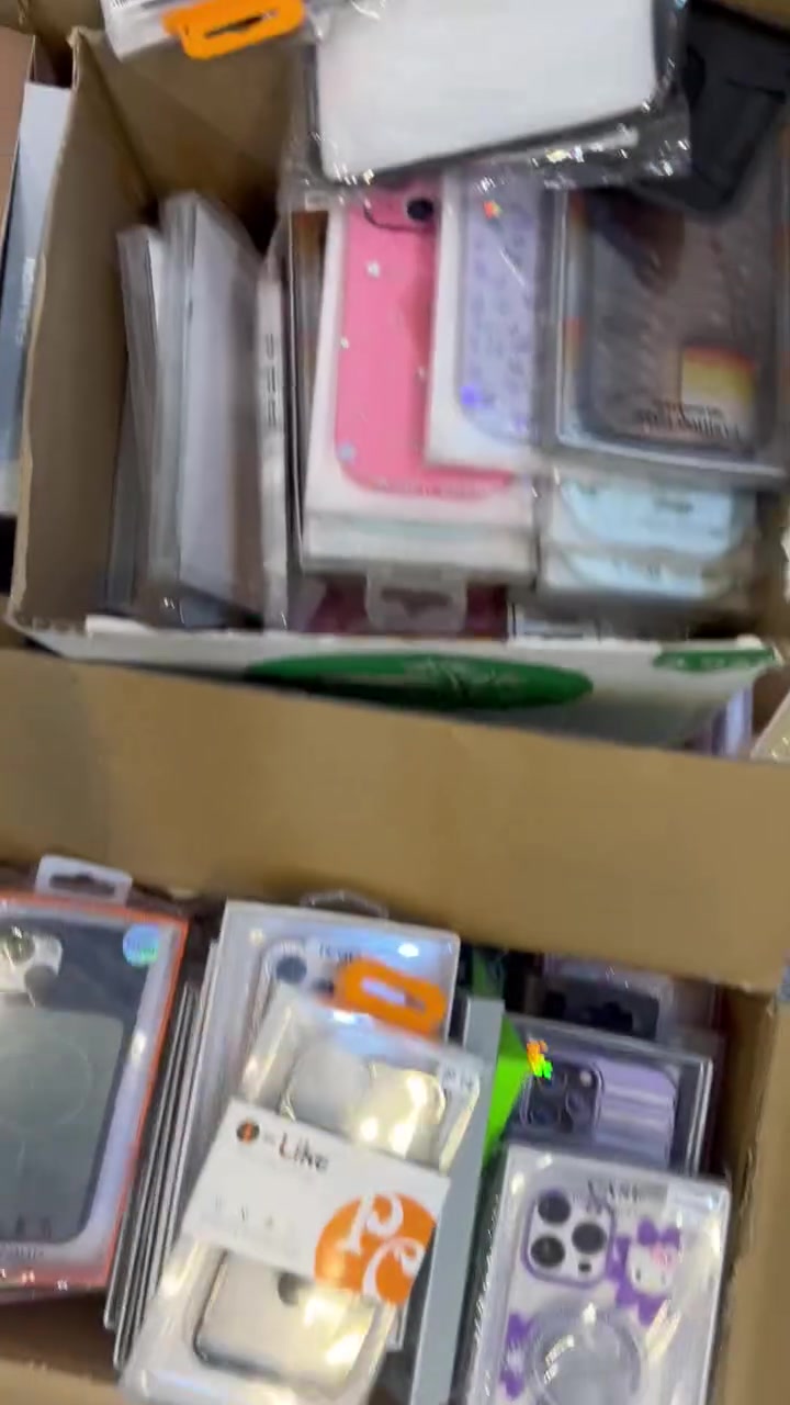 غراض مال محل موبايل مال تعزيله بسعر حلوه مال محل كامل يعني كلشي موجود يريدن يرسلني على اذ رقم ***********
