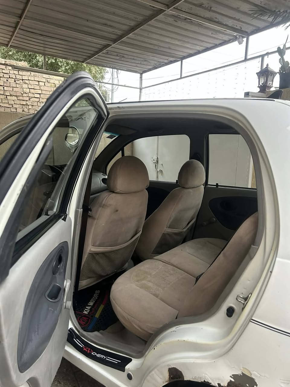 السلام عليكم للبيع كيو كيو مديل ٢٠١٢ رقم بغداد دولي باسمي  السيارة كير عادي اصل مكينة كير مكفولات كلج جديد تخم تاير جديد ويل كب جديد وبيها دمام صوت  ماشية ٨٥ 
مكان السيارة بغداد المشتل  السعر ٢٨ بيها مجال بسيط ***********
