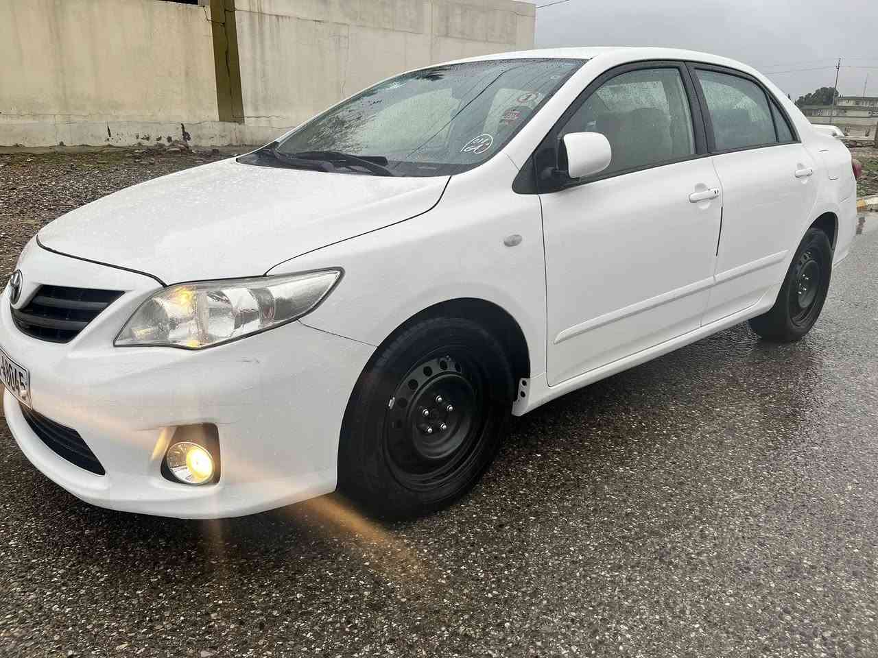 TOYOTA/KOROLLA
MODEEL/2011
مةكينة 1.6ديجيتال 
سةنةوي2028تازةية 
كارت بةنزين 
بؤياخ ئةستورة 
جوارتايةو ويلي لؤكم بؤبةستوة  
فولة بي سلايت 
ناوڤؤرميگا
تةحةكومات سةر سوكان 
سوكان پةپولة 
ئاوينة بةرخ/كارةبايش 
زينؤن/حاسةية 
ABS/usb/جام هيتةر
بالي بيلاديية 
تةبريت بةشةرت 
گيرومةكينة بةشةرت 
يةك پارجة تةنها پةمپة 
ماباقي بةشةرت 
دينارمةسروفي تيدانيية 
220k.mرؤشتوة 
وةك رةسمةكان جوان نةبوو پارةي ريگات عايدي من 
شوين (جةمجةمال)
***********
***********
