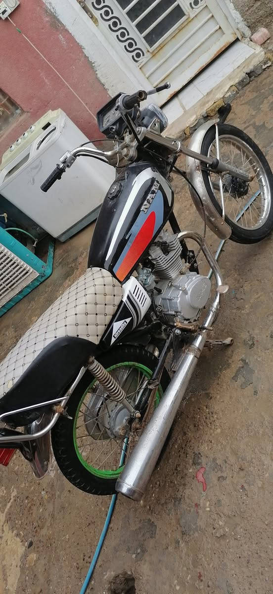 اربعة كير موديل ١٤ محرك موديل ١٩ دراجة نضيفة  مابيها اي نقص كهربائيات كلها شغالة اوراق اصولي  مراوس بستوتة حتلو كلك او بيع


**إذا كنت صاحب هذا الإعلان وتريد حذفه لأي سبب، رجاءا أرسل رسالة إلى الدعم الفني**