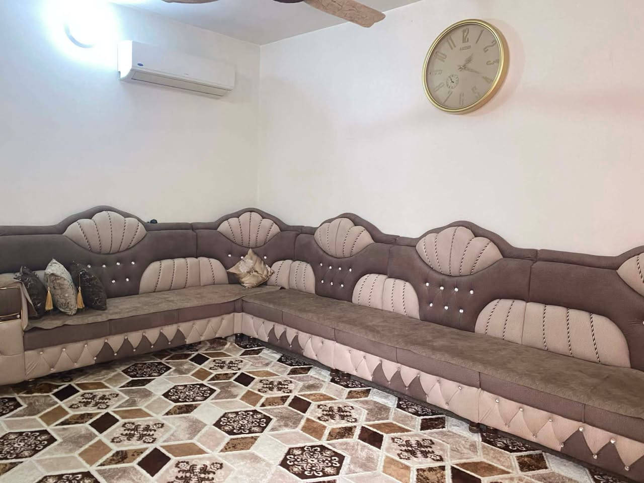 دار للبيع حي السماح قرب مدرسة صناع الحياة 
مساحة 200 متر ملك صرف طابو  من شرعي مباشر 
كاشي وسيراميك 
طابق واحد 
ط1_٣ غرف نوم وهول وستقبال ومطبخ وصحيات و بيتونه

السعر 125 مليون


**إذا كنت صاحب هذا الإعلان وتريد حذفه لأي سبب، رجاءا أرسل رسالة إلى الدعم الفني**