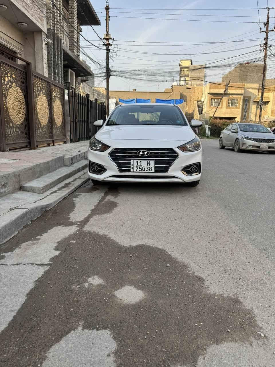 اكسنت موديل 2020 سياره جديده بمعنه الكلمه ماشيه 32 الف حقيقي مال بيت استعمال شخصي اي نقص مابيه 
مكان السياره بغداد المنصور ورقمه بغداد الجديد 
السعر 128 وبيه مجال  ***********
