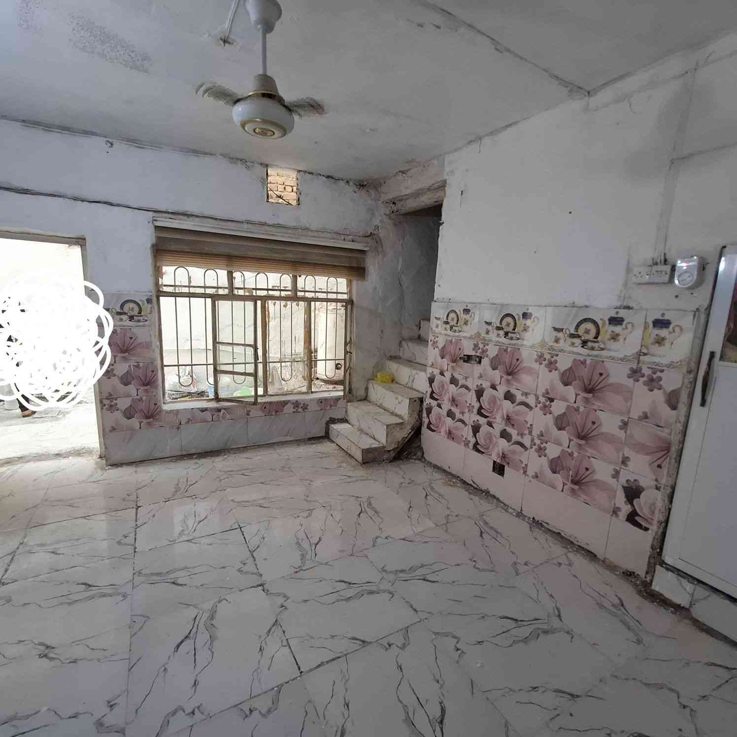 السلام عليكم...بيت طابقين للبيع  قرب الصيدلية النموذجية ومقابل الاعدادية المركزية للبنين ، مساحة الدار ٩٦م ، دولان ، سعر البيت ٧٥
