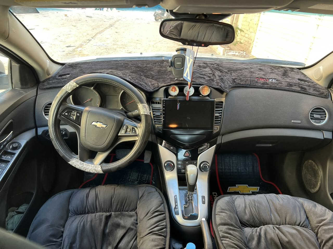 شوفليت كروز مديل 15 كير ومكينه وحداديه وكهربائيات وتبريد وتتفئه مكفولات سياره بيه جاملغ امامي فقط مكينه ١٤٠٠ تيربو البلادي سياره حيل نضيفه وما متعوبه مكاني كربلاء السعر ٧٥ اتصل ***********
