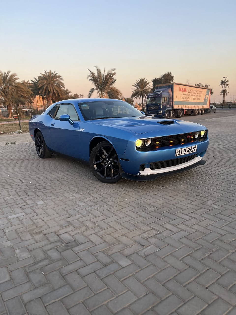 السلام عليكم جالنجر موديل 2023 لون مميز بحري فئه SXT تو ويل محرك 6سلندر رقم بغداد بأسمي عارضه 160$ بيها مجال بسيط السياره جديده جدآ ماشيه 36 k.m حقيقي محرك كفاله كير كفاله السياره كلها بوضع الشركه جاهزه ما بيها نقص حداديه بوضع شركه جديده تخم تاير جديد تبريد ثلج ❄️ السياره مصروف عليها من داخل والخارج مواصفات/ بصمه / ابواب وتشغيل / تشغيل عن بعد / شاشه كبيره+كار بلي / فول تحكمات / دكمه سبورت / كشنات حضن جلد / كشنات كهرباء / قطعتين تبريد /لايت زنون عالي ناصي / مري تعتيم / حساسات خلفيه /كاميرا خلفيه / وبعد هواي مواصفات معروفه  السياره حادث جاملغ وبنيد كما موضح بالصور مع المنشور + كلير بسيط بيها من امريكا بالباب ايمن باقي سياره كفاله مكان السياره بغداد شارع فلسطين للأستفسار:*********** الخاص مغلق
