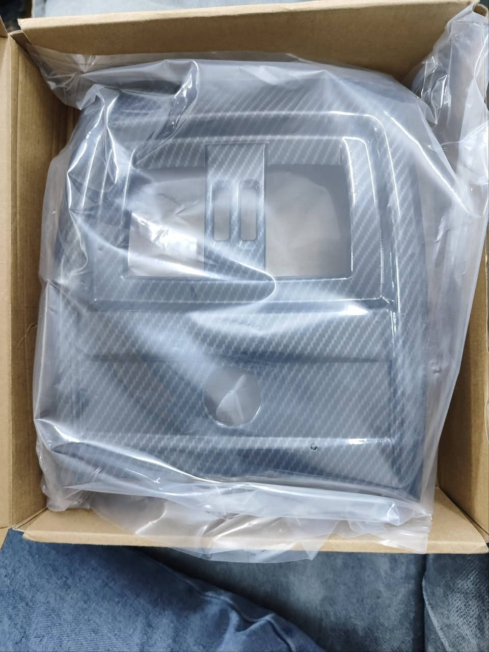 سلام عليكم شلونكم شباب .
قطع طلعن بالأمزون جديدات ما مستعملات ابد .
شكل كاربون .
قطعه تبريد خلفي Bmw x1 2016 
قطعه كير ما اعرف يا موديل بس جديده .
اي استفسار عن السعر والتوصيل الأتصال على هذا الرقم 
***********
